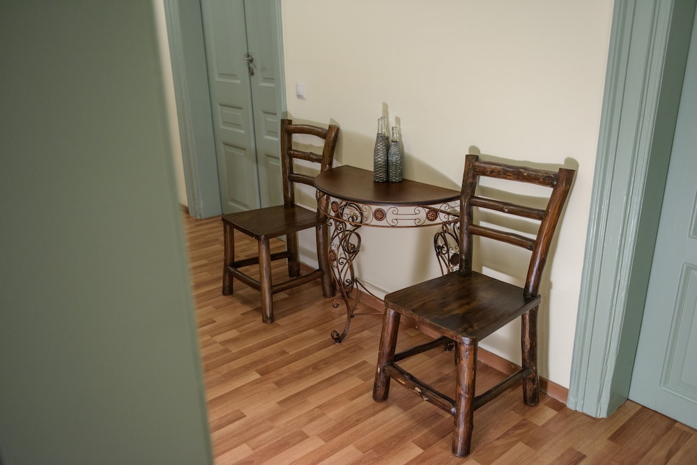 Athinas Street Inn