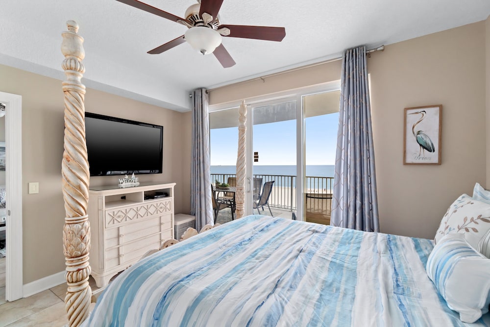 Twin Palms by Book That Condo