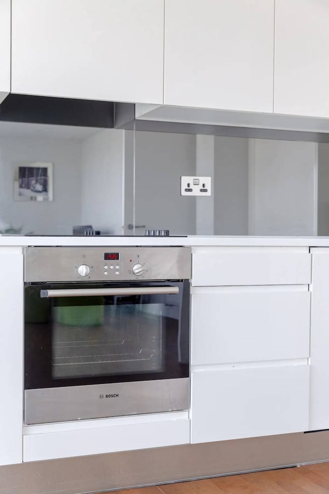 2BD Flat Overlooking the River Thames! - Greenwich