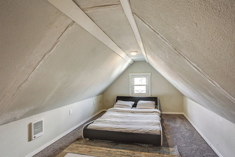 3 Mi to Dtwn Tacoma: Pet-friendly Home
