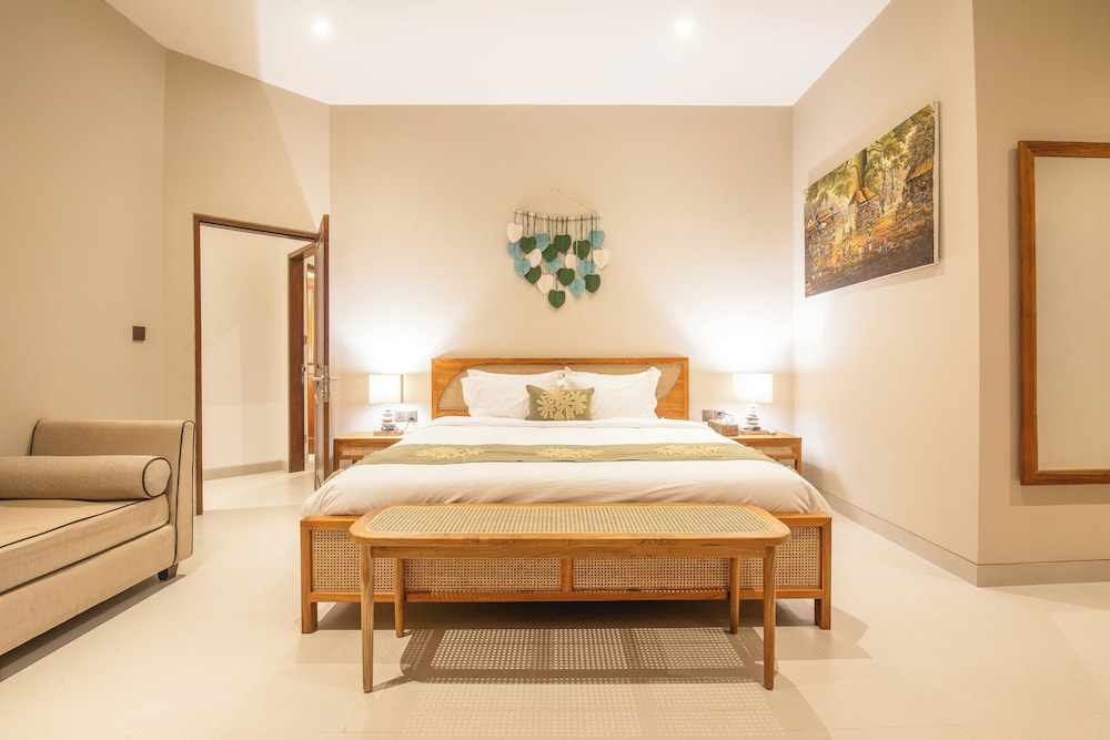 4 Bd Seminyak Retreat, Rice Fields 4 Mins to Beach