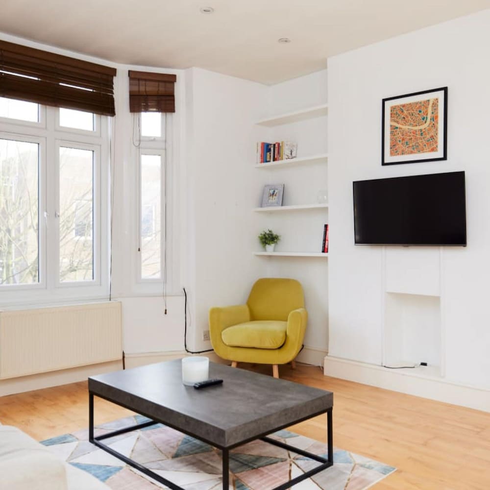 The Putney Hideout - Bright 1bdr Flat