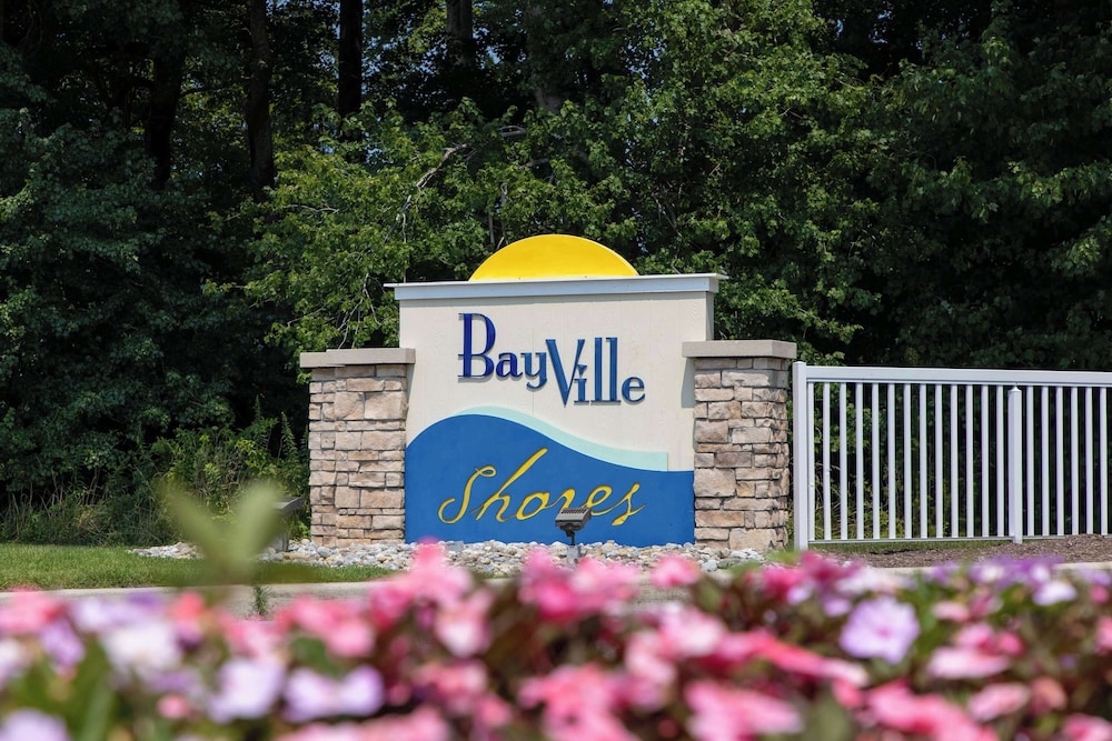 Whale of a Time Waterfront Stay for 10 With Resort-style Amenities