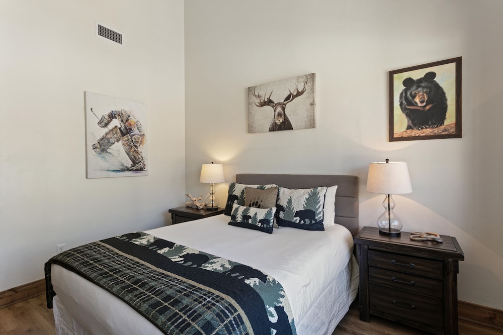 302 - Three Bedroom Shooting Star 3 Condo