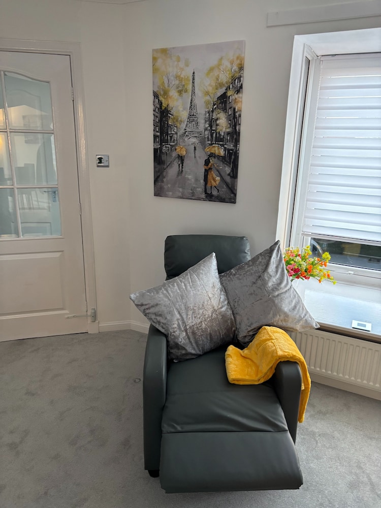 130m2 New House 2024 - 3 Bedrooms - Free Fast Wifi - Free off Street Parking