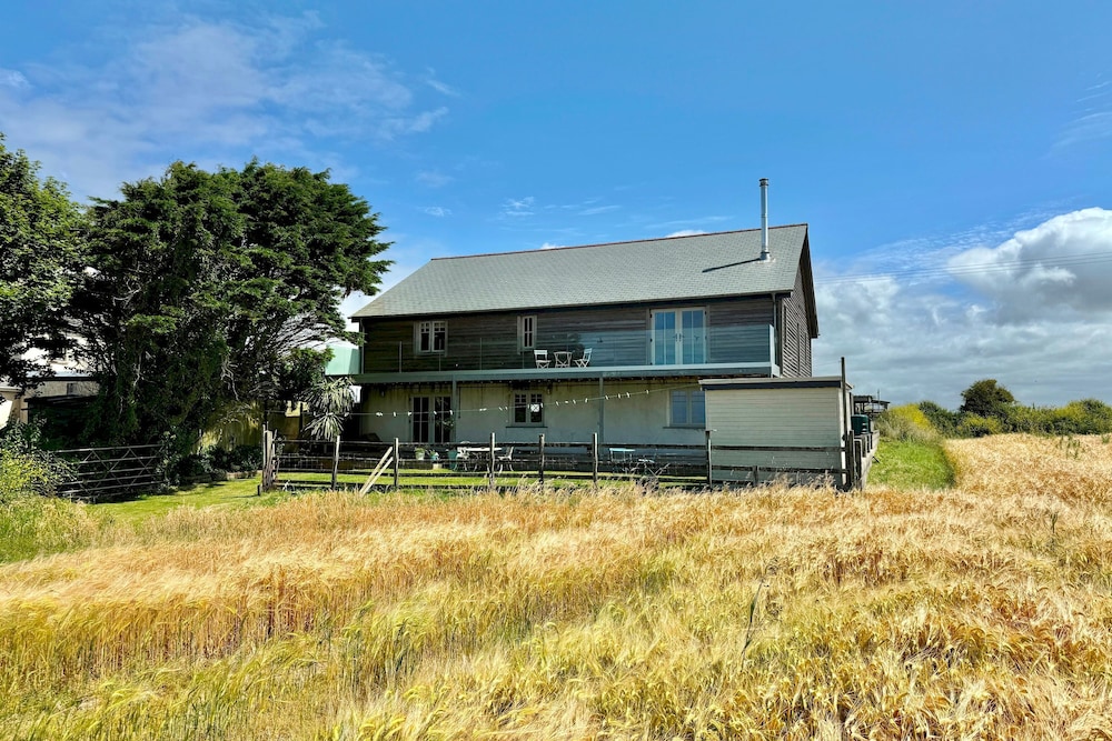 Seawynds Family Home With Far-reaching Sea Views