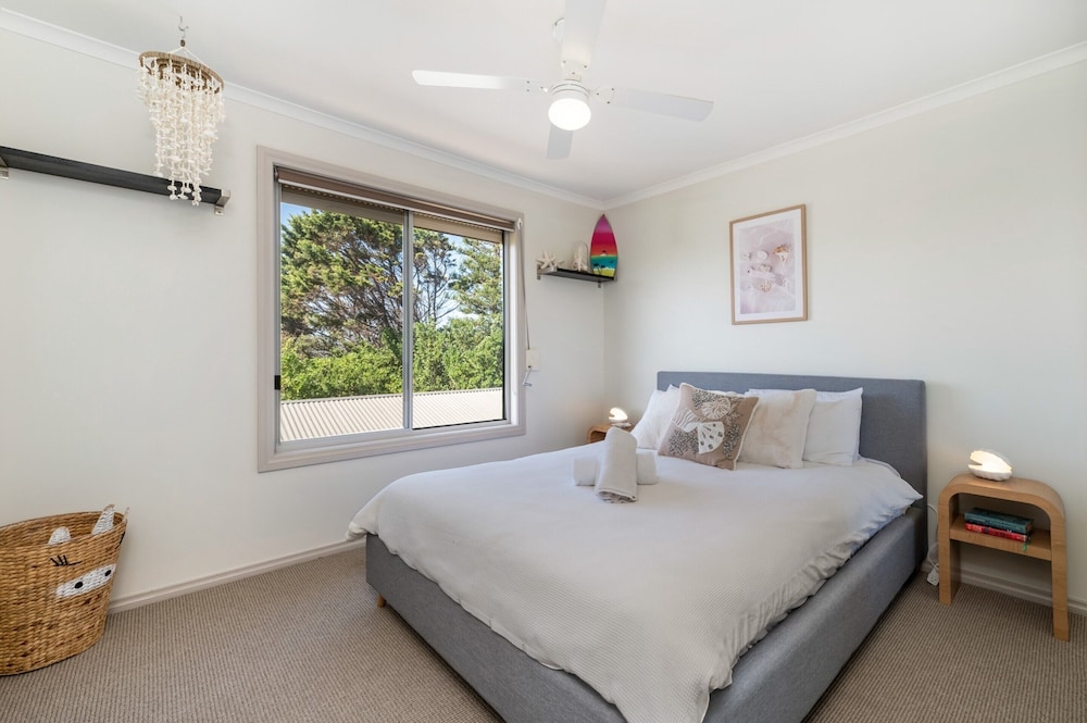 Large Upstairs Family Stay Near Middleton Beaches