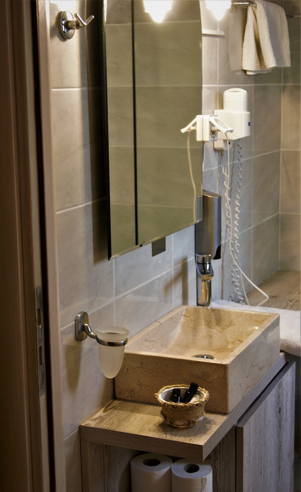 Irides Luxury Studios & Apartments