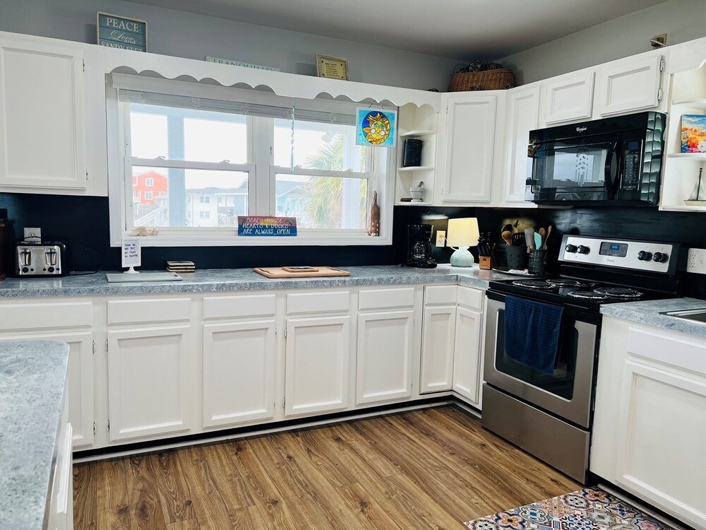 Heaven's Anchor 3 Bedroom Home by RedAwning