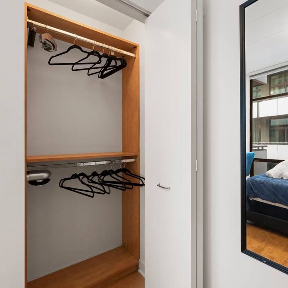 Sleek 2 Bed 2 Bath Condo in Trendy Fulton Market