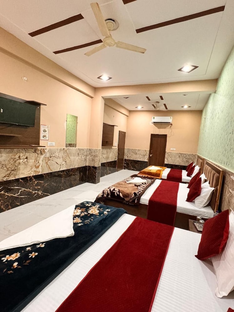 Hotel Raghav Dham