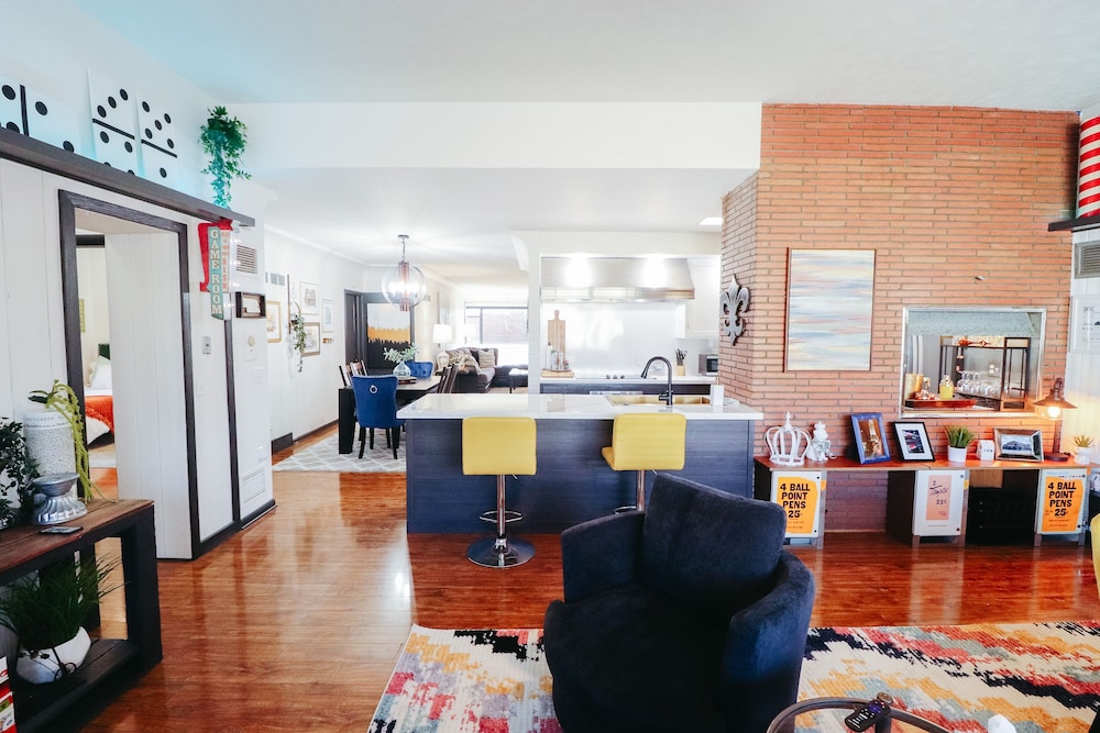Omaha Vacations - Charming Omaha Retreat - Near Zoo  Downtown 3 Bedroom Home by RedAwning - Property Image 1