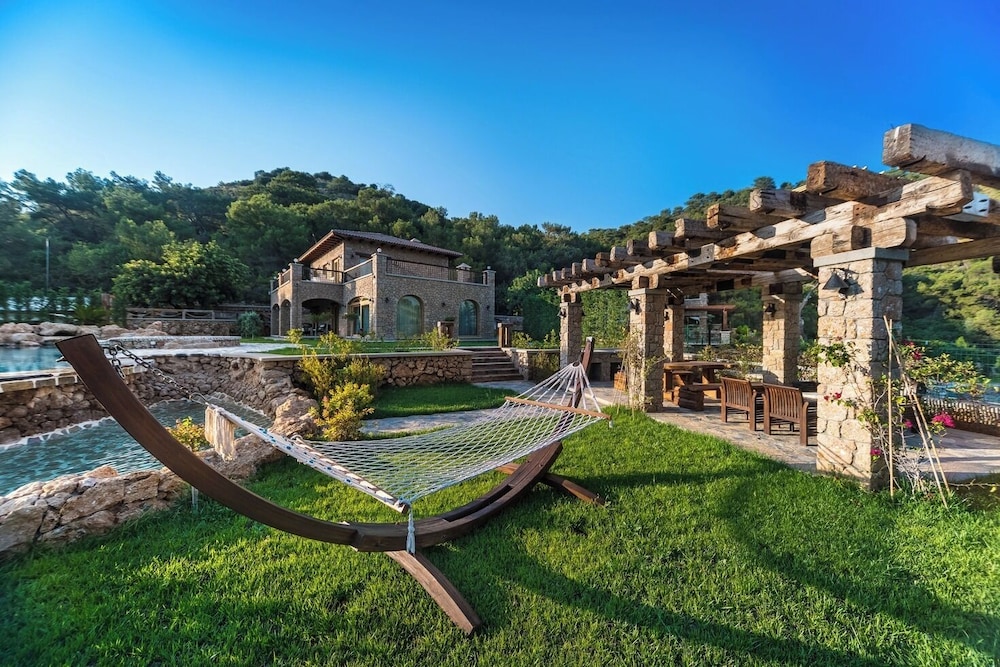 Private Island-Style Ultra Luxury Villa Estate