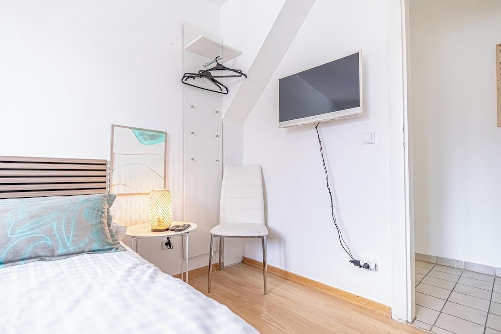 Stylish 3BR Apt With Balcony City Center