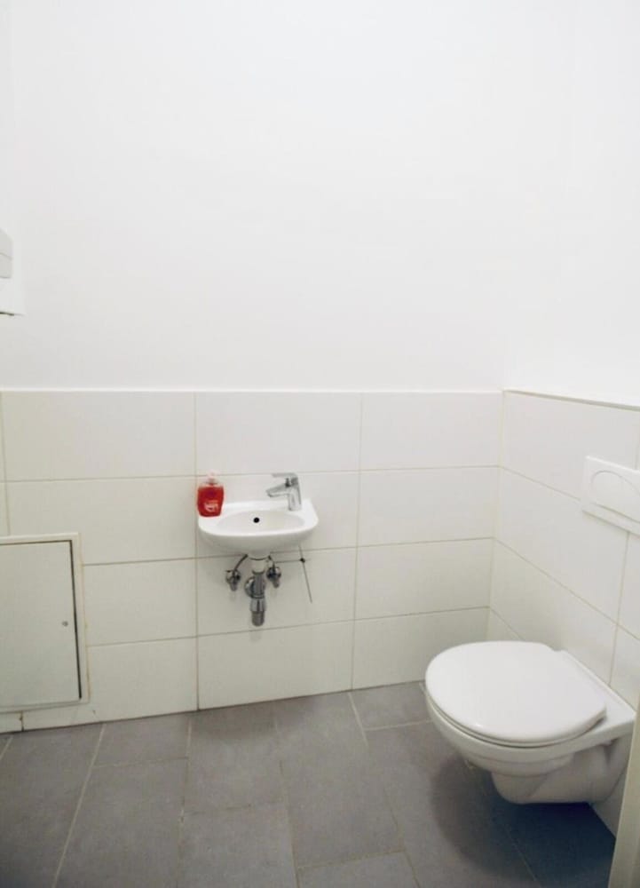 Cozy 3BR Apartment Near Augarten Park