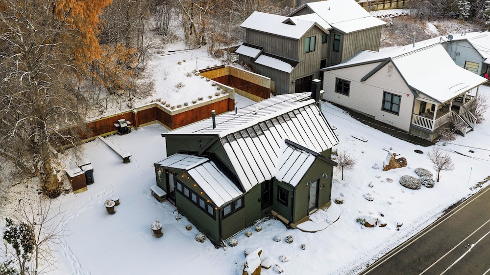 Walk to Park City Mountain Ski Resort & Main St The Safe House by Avantstay