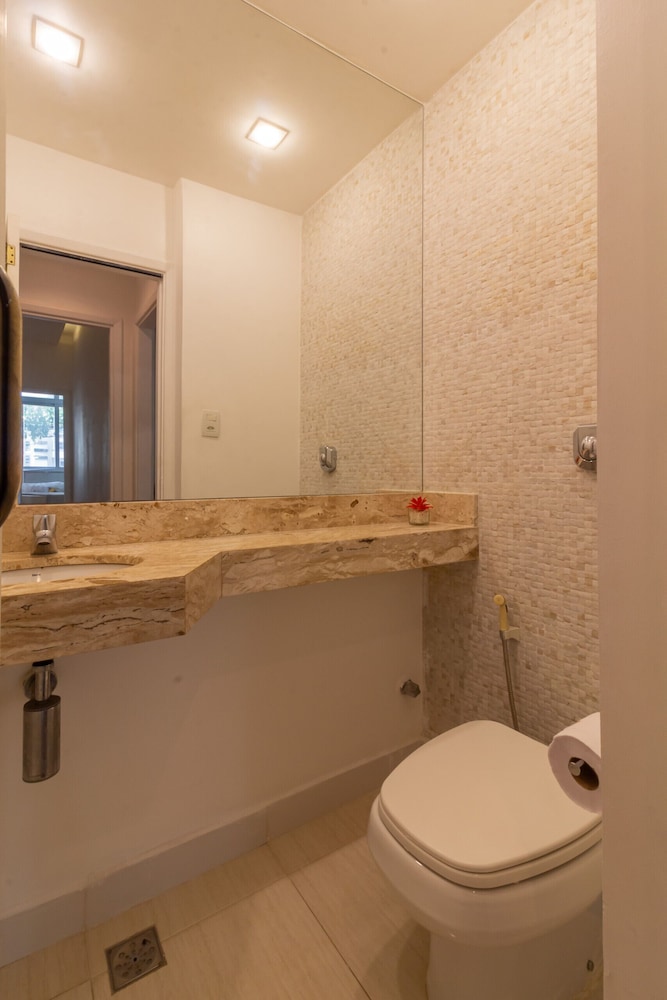 2 Minutes From Copacabana Beach D302