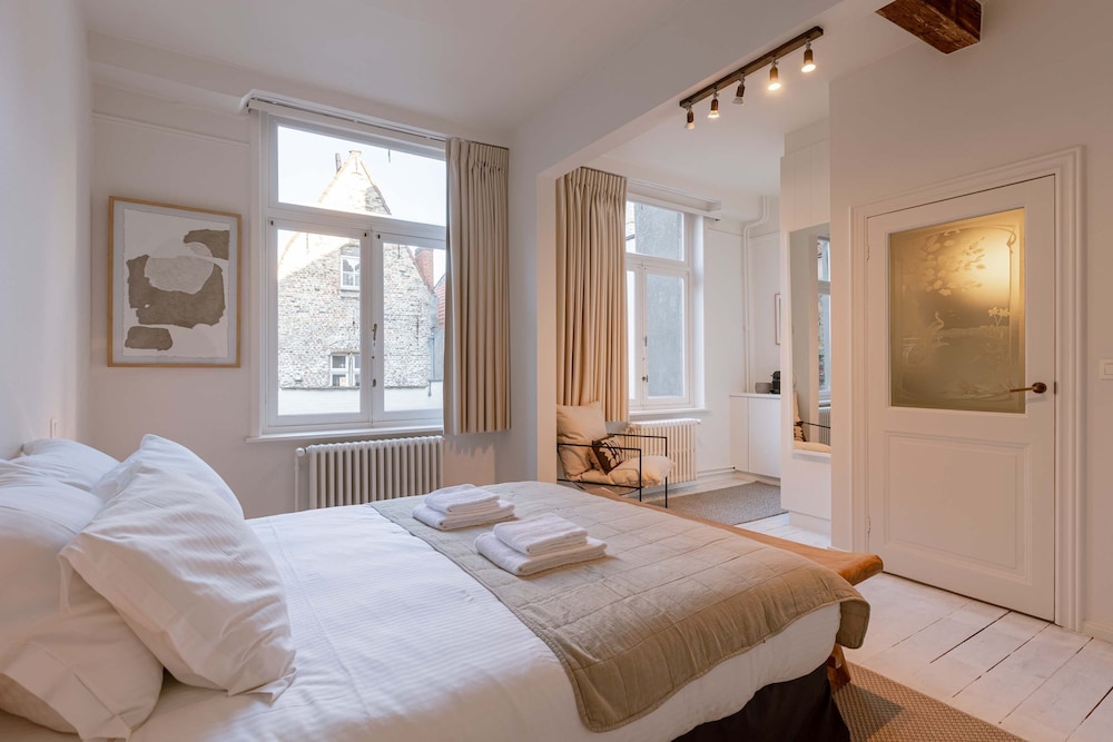 Bruges Vacations - Inviting and Bright Guest Room in City Center - Property Image 12