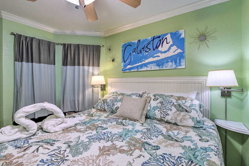 Beachside Condo w/ Pool & Hot Tub in Galveston! view 2