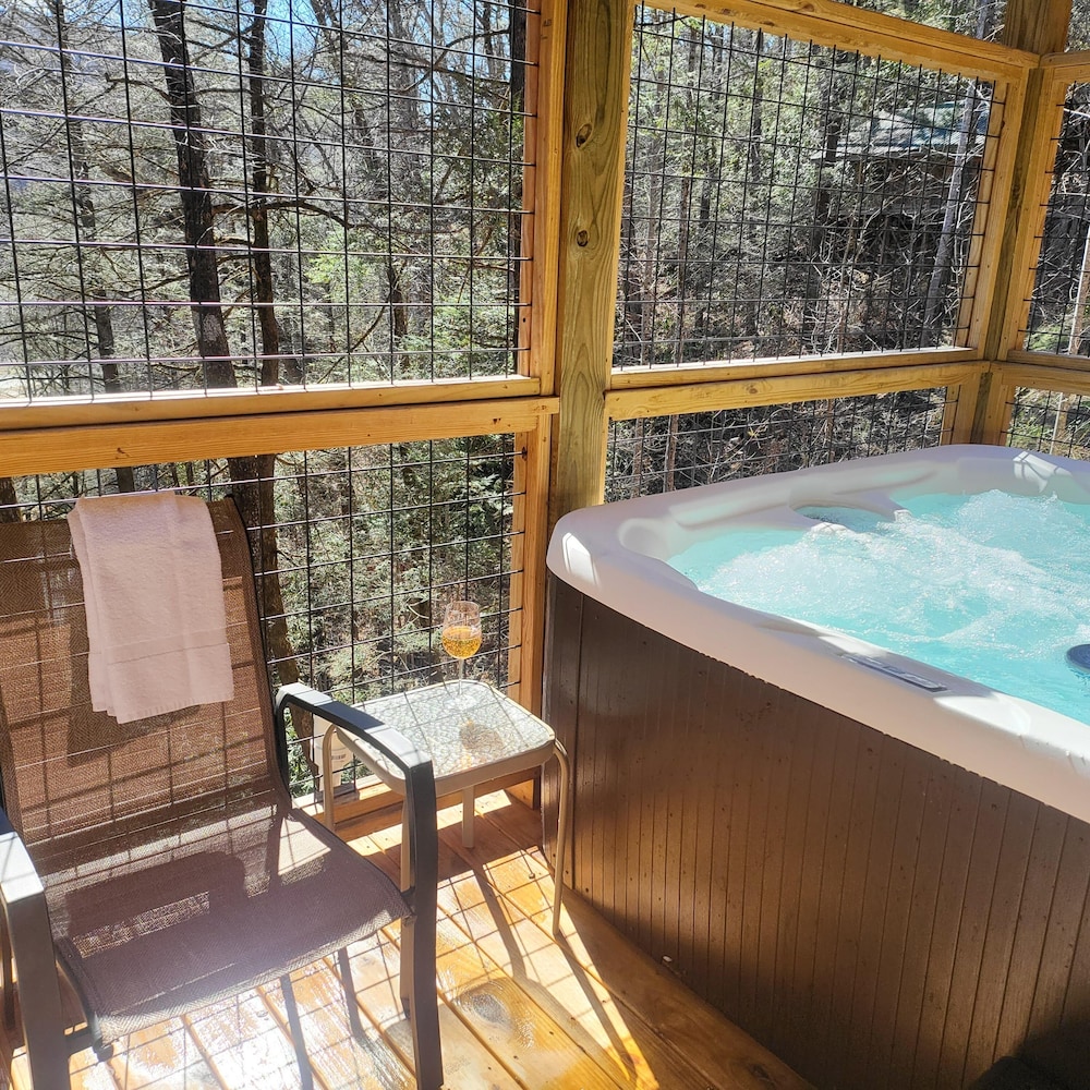 211 Misty Mountain Getaway 4 Bedroom Cabin