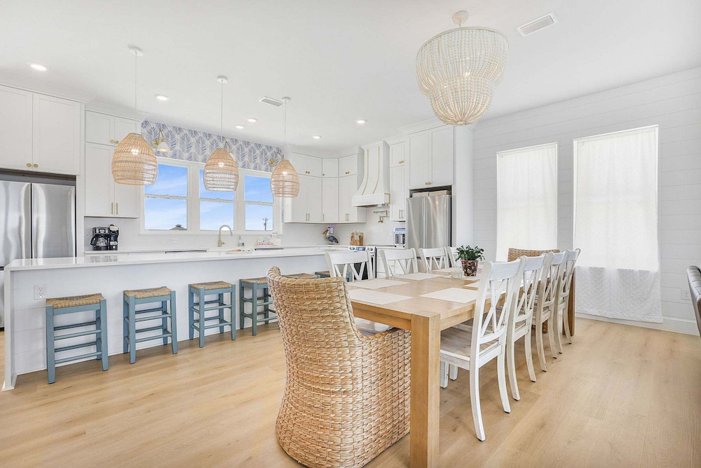 Beach Blessing- Pool Elevator Sleeps 16 SIX Bedrooms 6 Baths