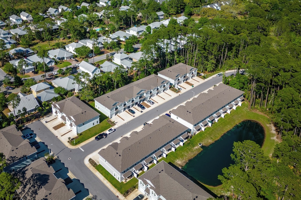Santa Rosa Hideaway by Avantstay Pet Friendly 6 Mins to Beach! view 4