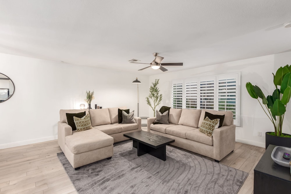 Desert Rose Retreat Heated Pool 2 Masters Gameroom