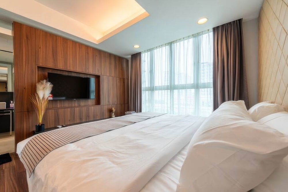 VERVE Suites KL South Apartments & Condo