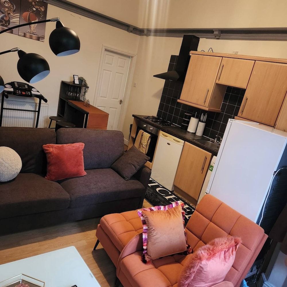 Charming Victorian Apartment in Central Wolverhampton