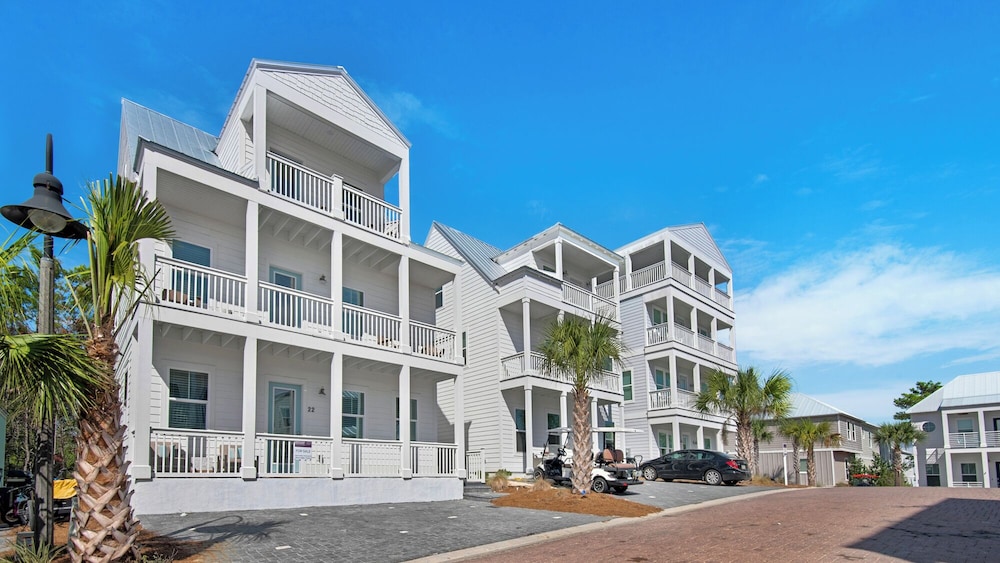 Spacious 4BR With 2 Master Suites, Golf Cart, .3 Miles to Beach - Sleeps 15
