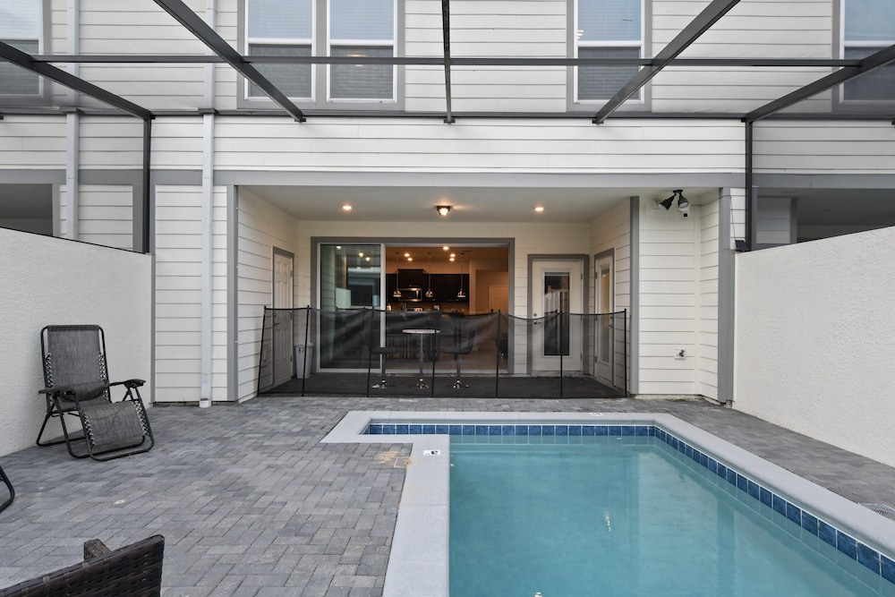 Family Getaway With Themed Rooms & Private Pool