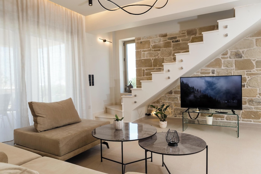 Amfitriti Villa