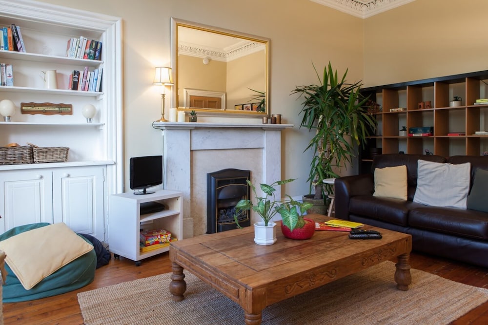 Amazing 4 Bedroom Apartment Just Off The Meadows