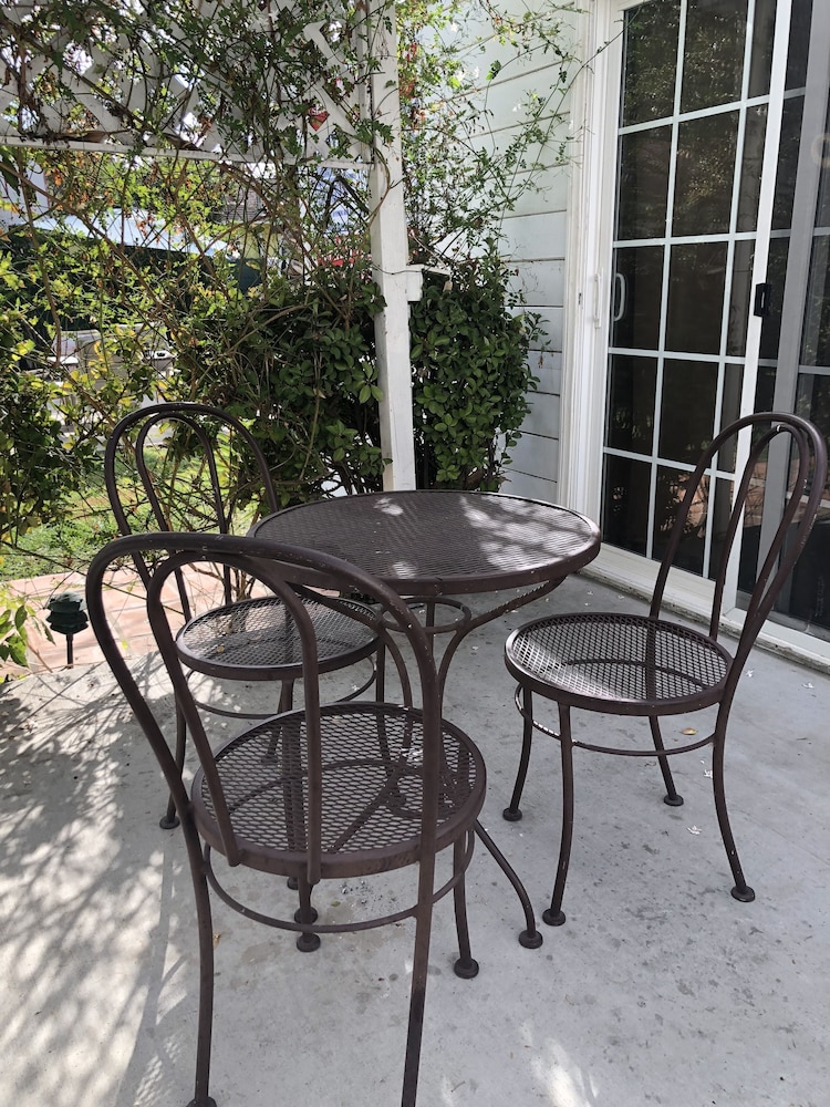 Van Nuys Vacations - Lovely Studio with a Pool - Property Image 17