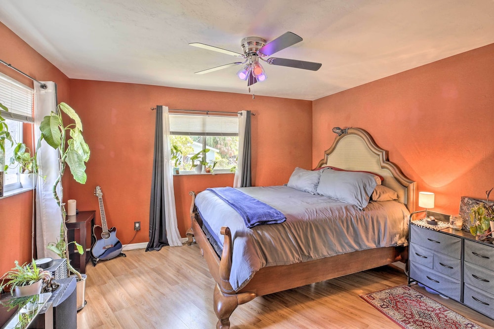 Updated Fort Myers Escape w/ Screened Lanai!