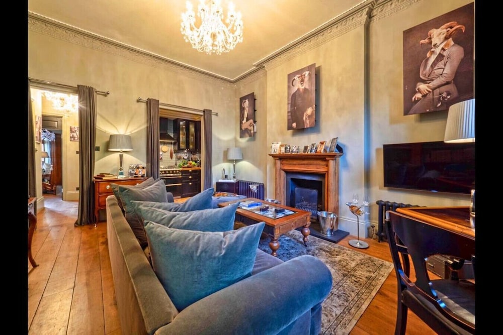 Holland Park Classic High Ceilings Luxury 2 Bed