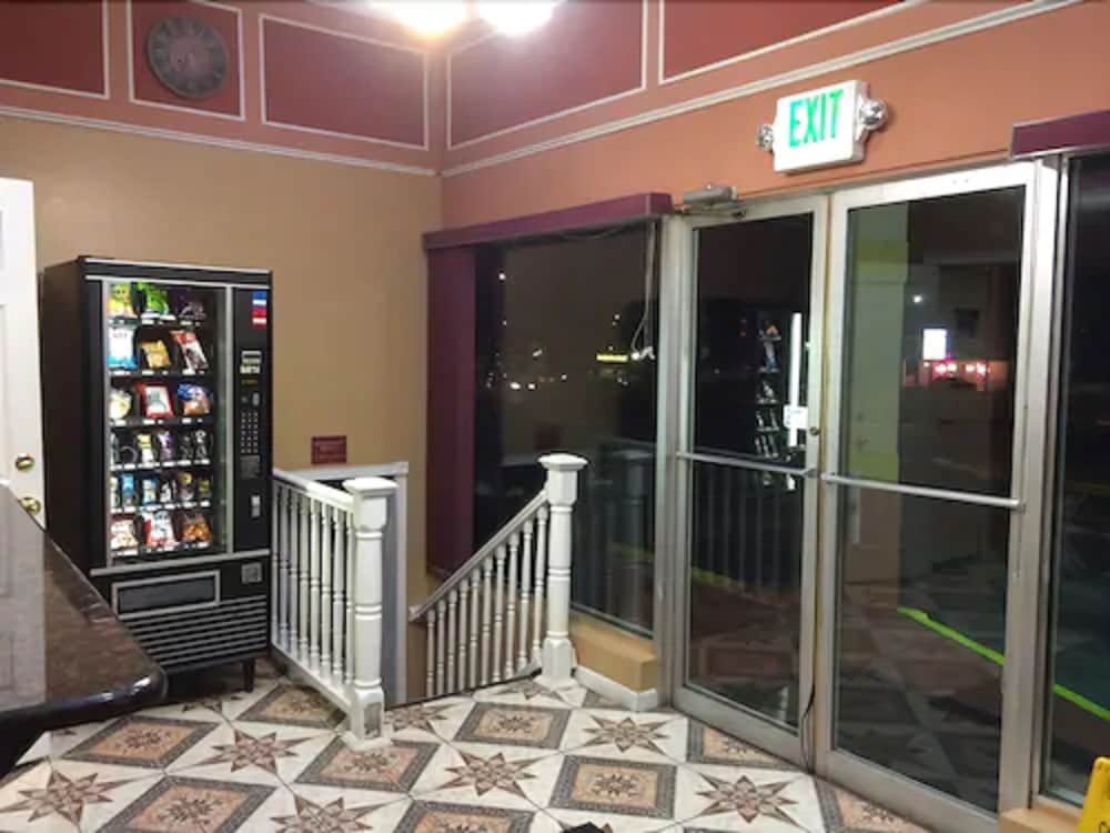 Regal Inn Suites - Property Image 23