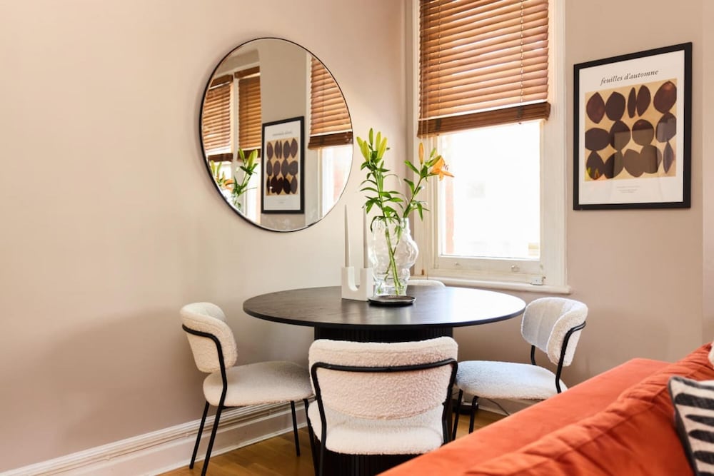 The Waterlow Park Wonder - Trendy 2bdr With Study Room and Patio