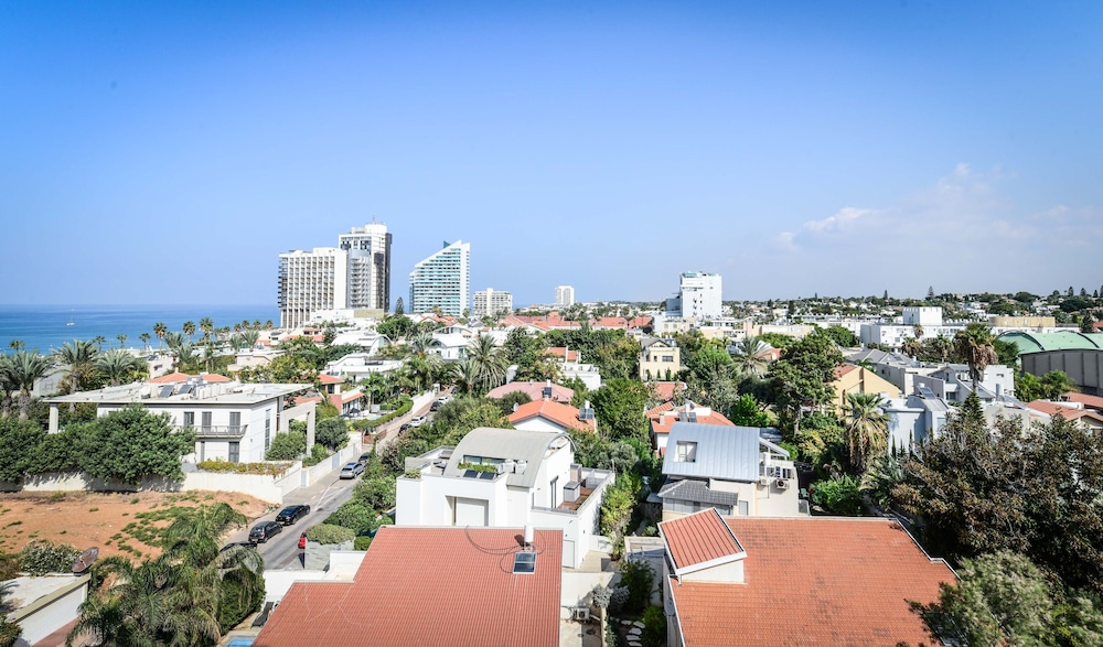Herzliya Seaside Charming Home by Sea N' Rent view 3