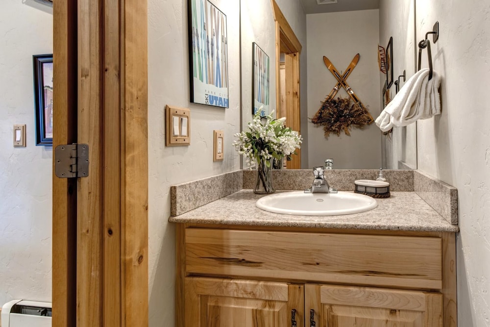 Timber Wolf Lodge Collection by KBM - 2 Units (5b/12c)