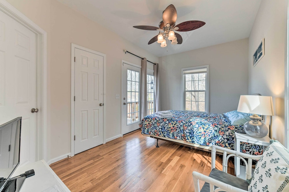 Lakefront Lexington House w/ Spacious Deck! view 4