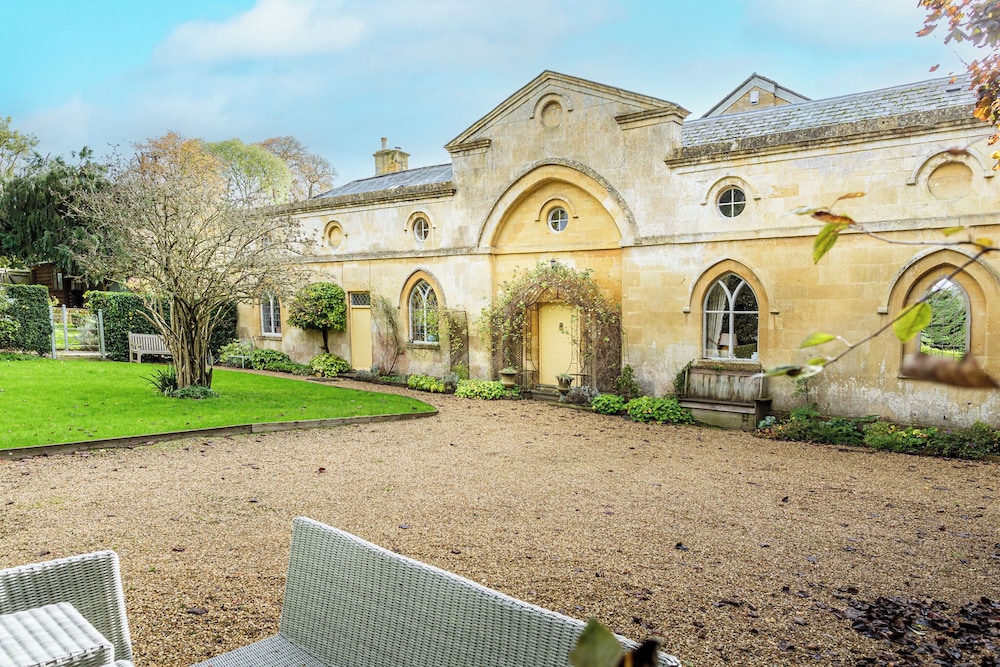 Artisan Hall Stunning Grandeur Cotswolds