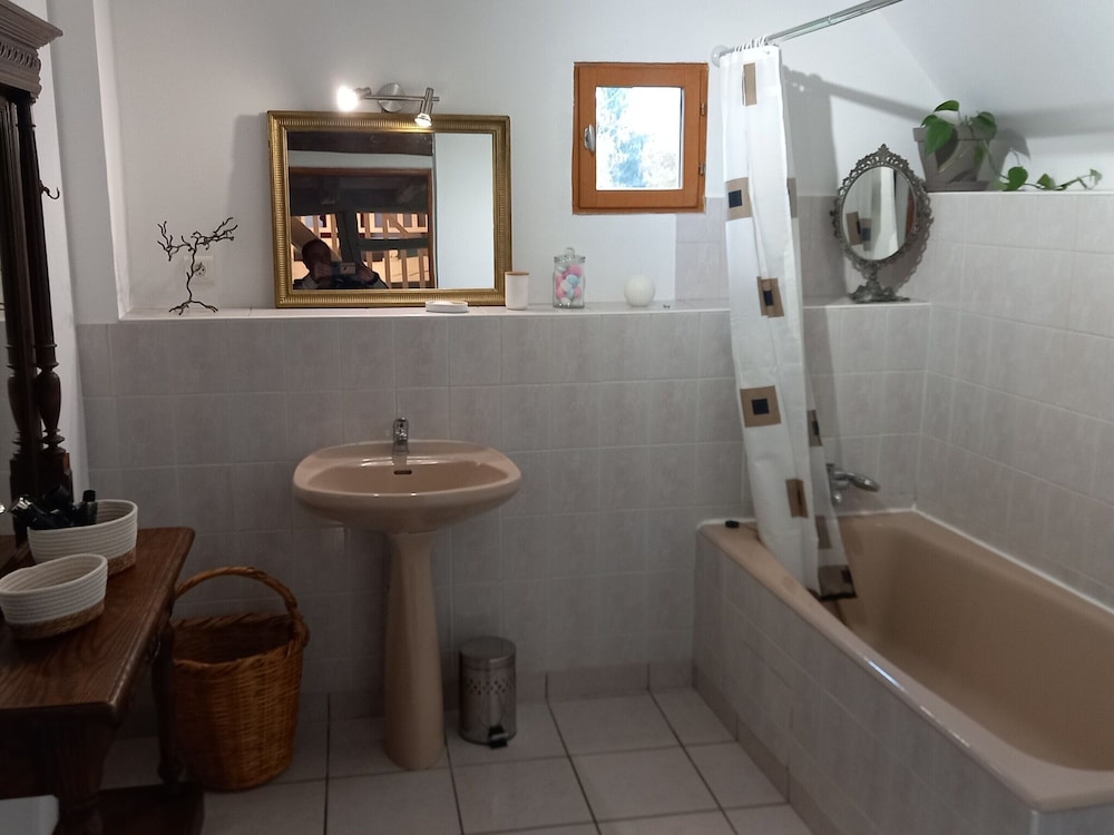 Character Vacation Home With Garden