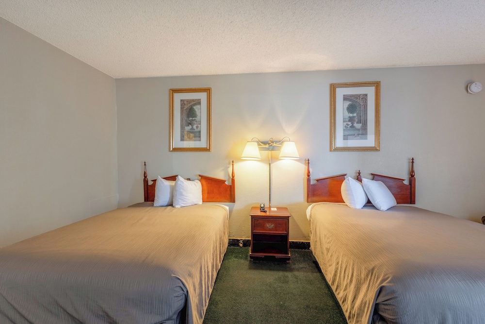 Royal Holiday Motel By Belvilla Gallup I-40