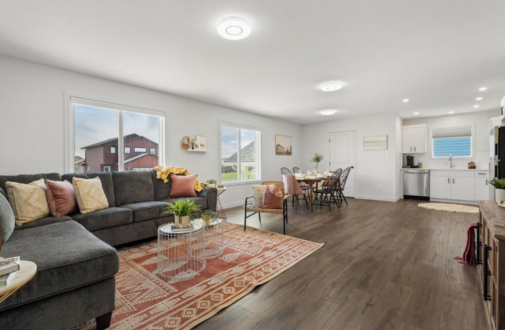 Castle View No Service Fees Kitchen 55 TV