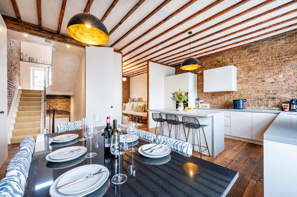 Long Term Stay- Notting Hill by Out of Office Lifestyle