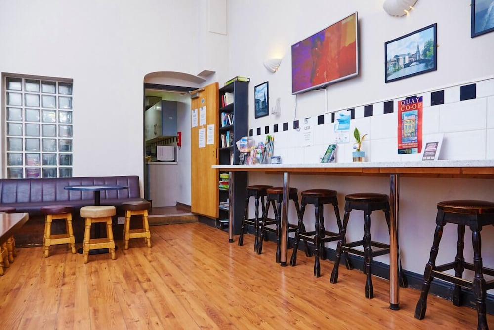 Brú Bar & Hostel