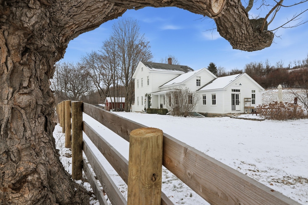 Gorgeous Hudson Valley Farmhouse On 14 Acres 3 Bedroom Home