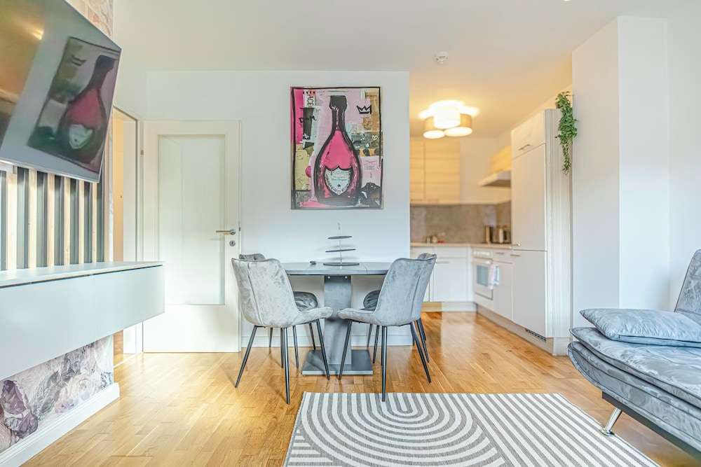 Modern 1BR Living Room Apartment Vienna