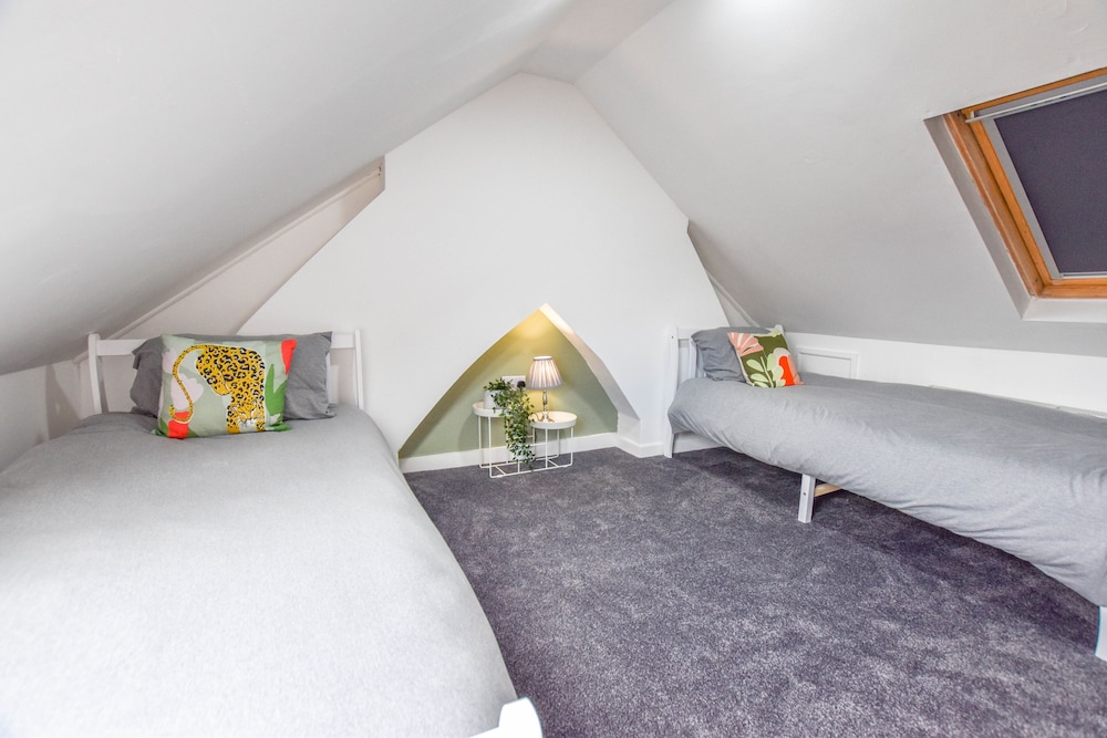 Impeccable 4-bed Home Close to City Centre view 5